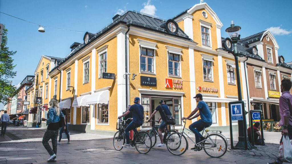 Myllrande stadsliv på Stortorget