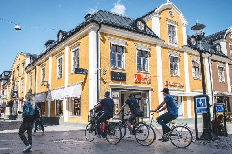 Myllrande stadsliv på Stortorget