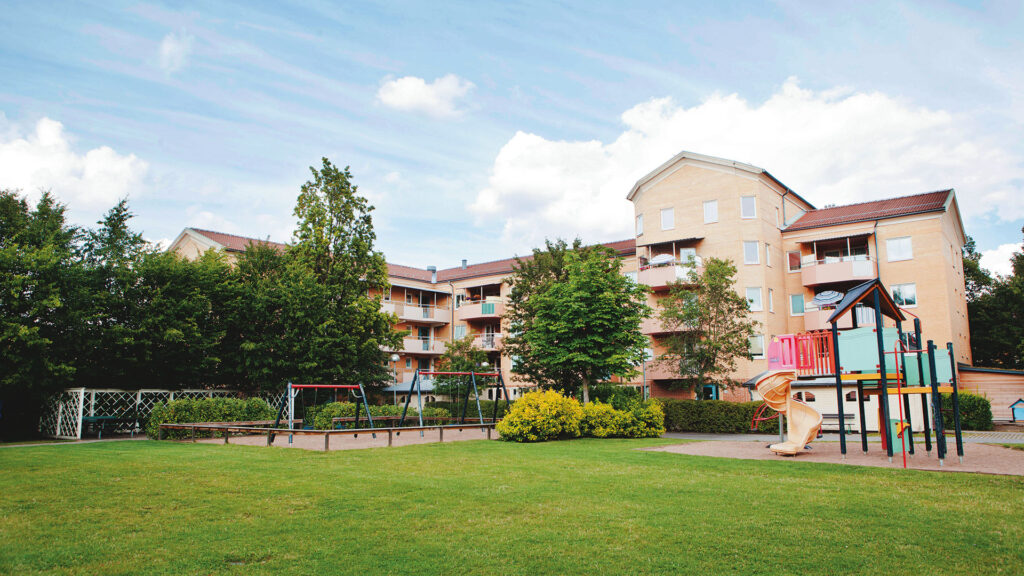 Grön innergård och lekplats